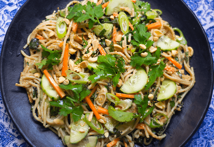 Fideos fríos con salsa de maní