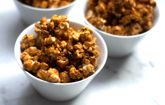 CRISPETAS O PALOMITAS DE MAIZ CON CARAMELO SALADO Y MANI