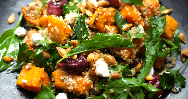 ENSALADA DE ZAPALLO ASADO CON UVAS, QUINUA Y FETA