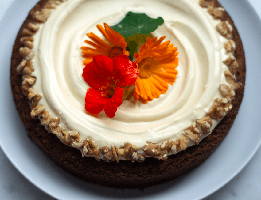 CARROT CAKE SIN GLUTEN CON CUBIERTA DE QUESO CREMA, MIEL Y AGUA DE AZAHAR