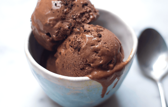 Helado de banano y maní súper natural ( además, ayuda a dormir)