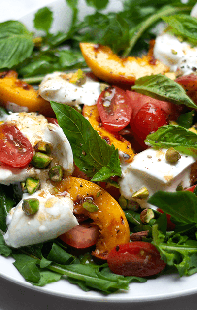ENSALADA DE MELOCOTONES ASADOS  Y BURRATA