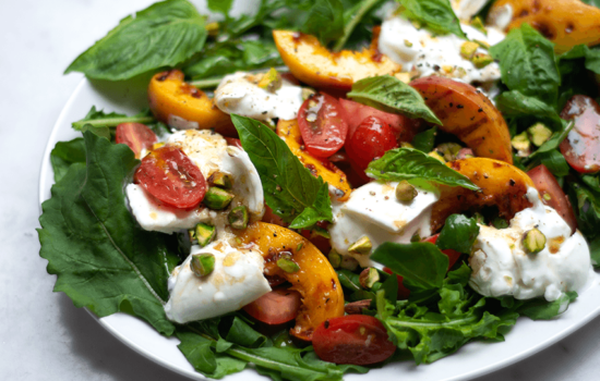 ENSALADA DE MELOCOTONES ASADOS  Y BURRATA