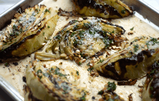 REPOLLO ASADO CON SALSA VERDE, ALMENDRAS Y PARMESANO