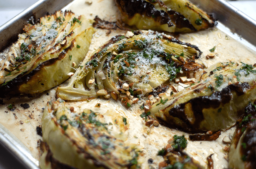 REPOLLO ASADO CON SALSA VERDE, ALMENDRAS Y PARMESANO