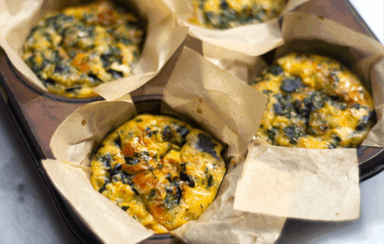 Bocados de espinaca y queso cottage